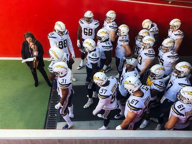 他不仅利用 他不仅利用